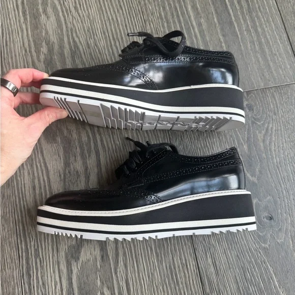 Prada Brogue Patent Leather Wingtip Platform Derby Shoes in Black Size 35 - Picture 4 of 10